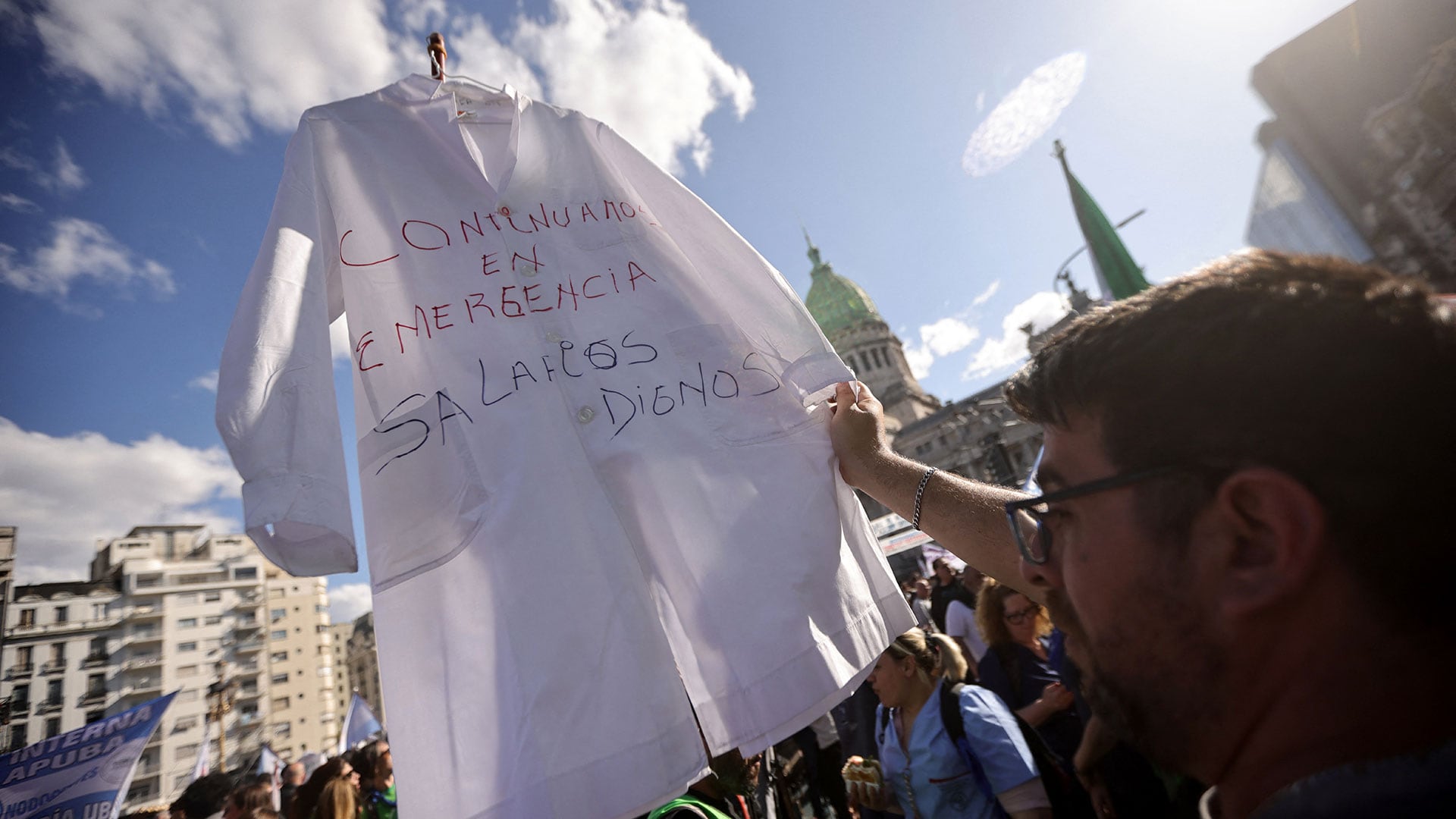 Protesta en las inmediaciones del Congreso por salarios universitarios (Emiliano Lasalvia / AFP)