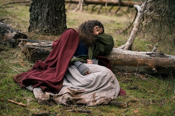 'Valle Salvaje': Pepa y Francisco encuentran a una joven perdida. (RTVE)