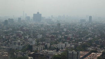 Dependiendo el nivel de contaminación en el aire, las autoridades hacen recomendaciones y toman medidas ambientales (Cuartoscuro)