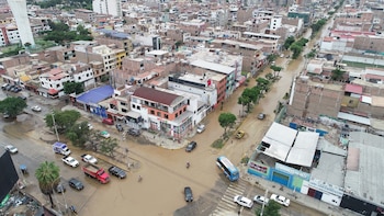 Esquina Salvador Lara y Tupac