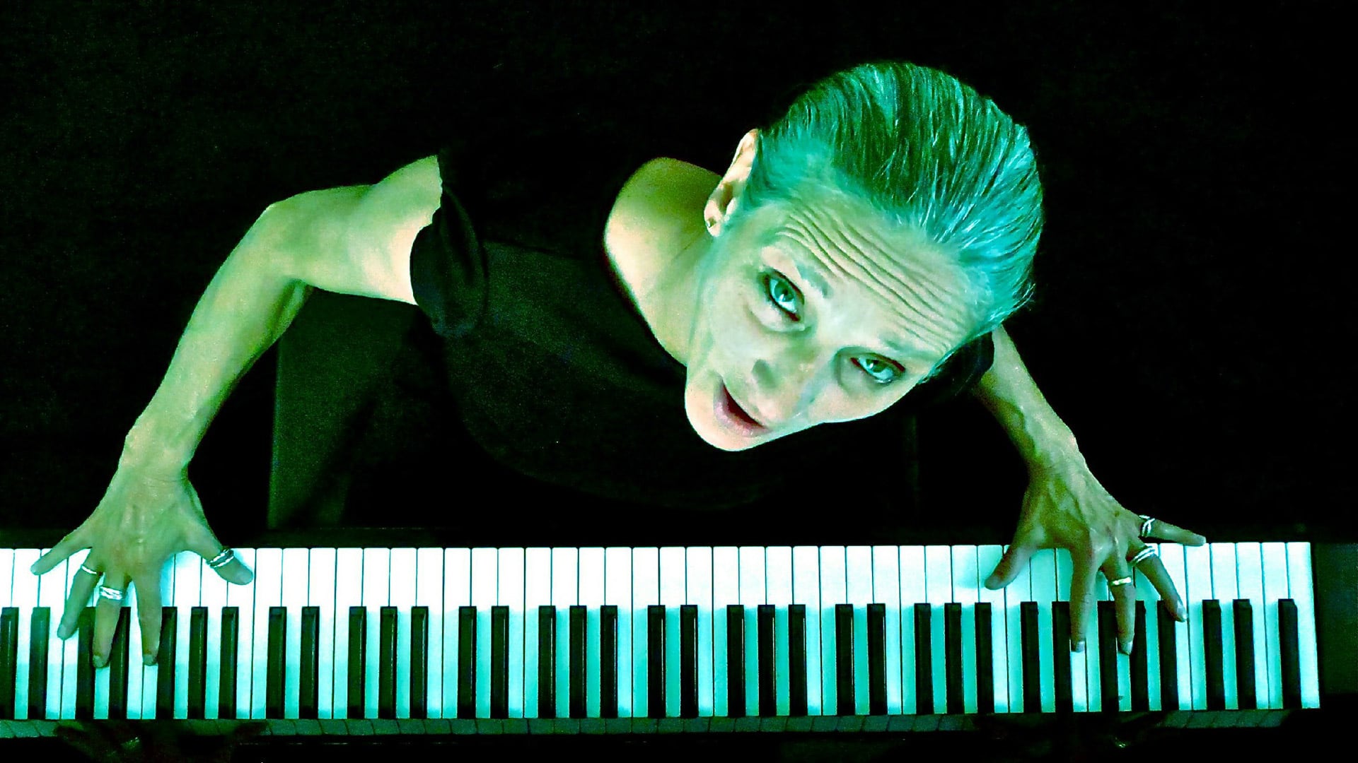 Liliana Felipe y su piano, en una foto promocional.