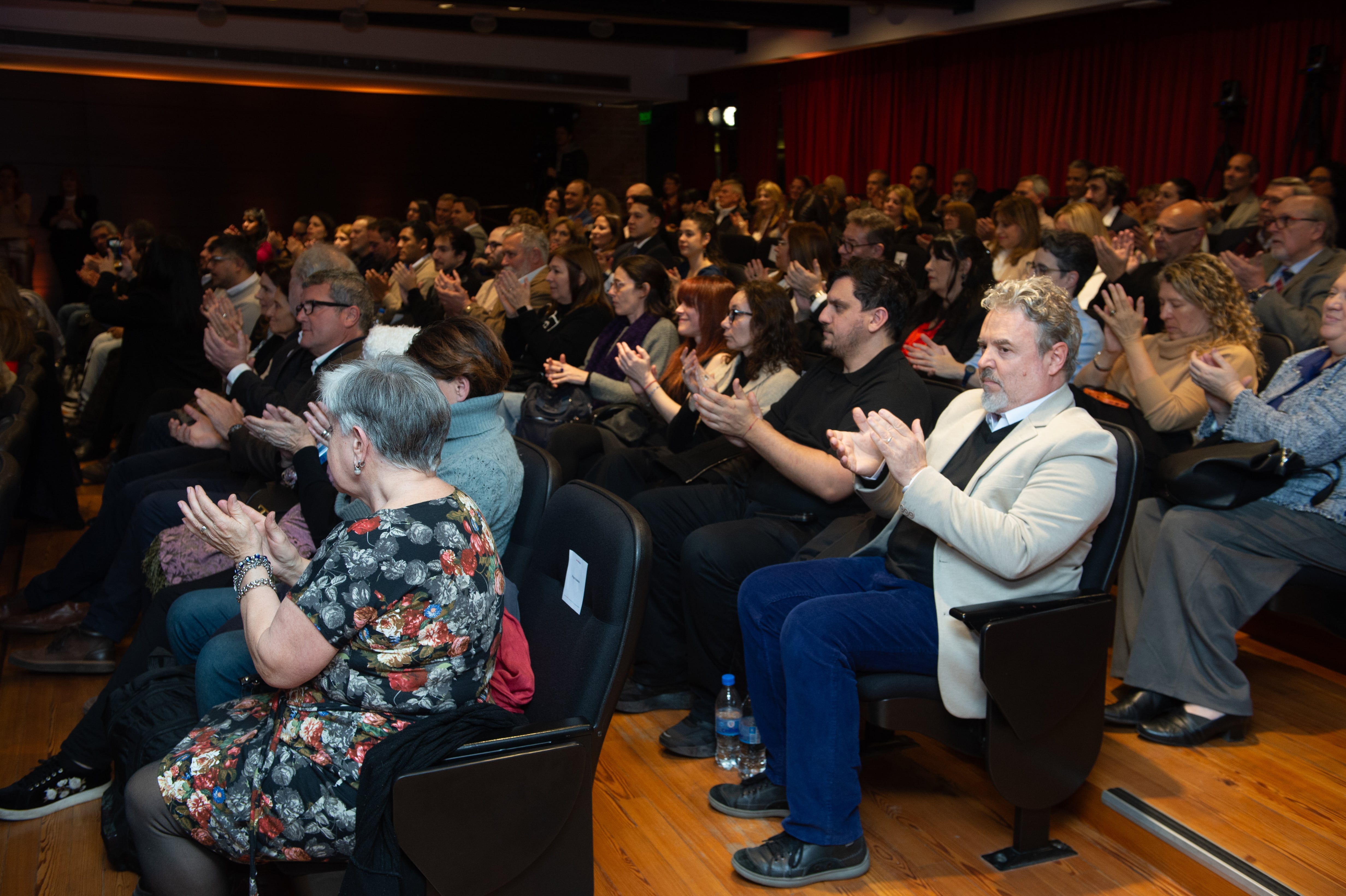 El Comité Técnico de Expertos, conformado por referentes de la ciencia, la educación y la gestión pública y privada, evaluó más de 90 postulaciones, subrayando el crecimiento y la calidad de las propuestas recibidas en esta edición