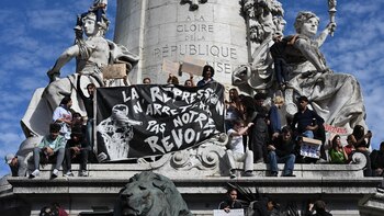 Francia suspende temporalmente las clases para facilitar un periodo de "democracia interna"