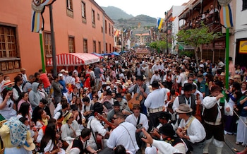 Habitantes de Tegueste celebrando la Romería de San Marcos (Wikimedia Commons)