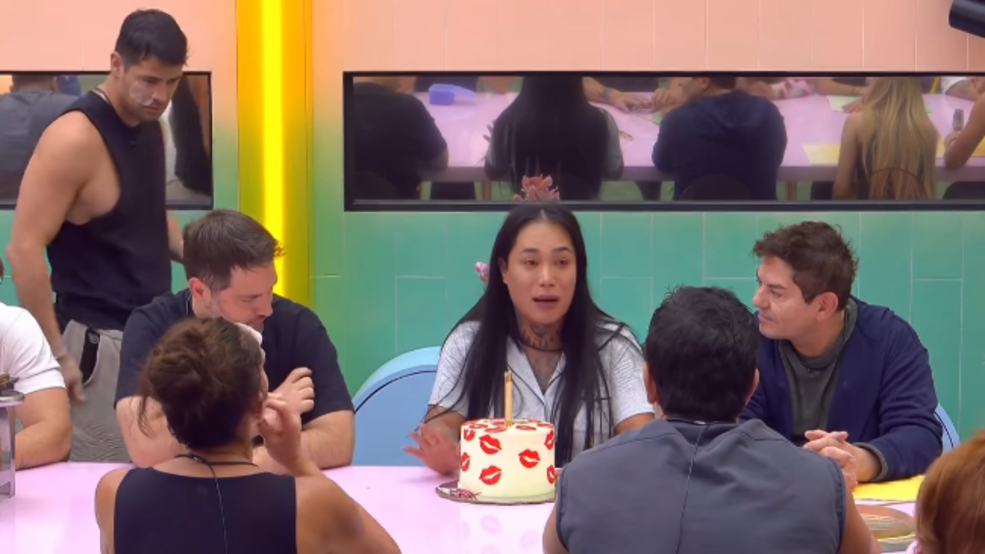 La Casa de los Famosos México 2026 en vivo: Karina Torres recibe pastel y sorpresas por su cumpleaños