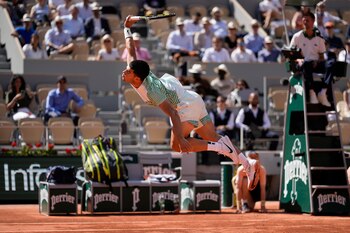 Carlos Alcaraz en acción en