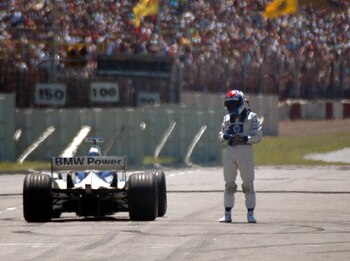 Gené se bajó del auto