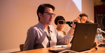 Ehsan Khoshbakht durante una sesión de Il Cinema Ritrovato