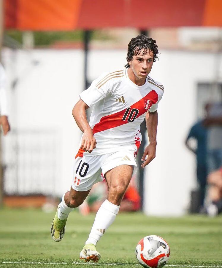 Soyer vuelve a la Bicolor después de superar una lesión que interrumpió su continuidad en 2026. El joven futbolista ya había debutado con la absoluta en diciembre de 2025 y ahora integra la nómina para cuatro amistosos. (Selección Peruana)