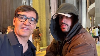 La imagen viral de Salvador Illa y Bad Bunny en la Sagrada Familia: perfil bajo en un tour privado por la basílica