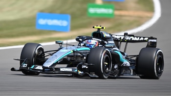 AMP. Kimi Antonelli caza a Lewis Hamilton en la carrera Sprint de Silverstone
