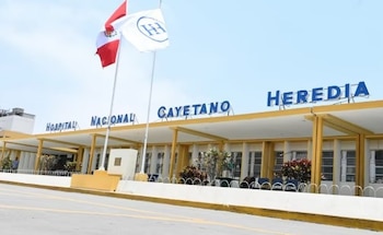 Hospitales públicos de Lima pierden espacios para atender pacientes por negocios privados subarrendados. Captura: Punto Final.