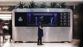 Una pantalla táctil permite a