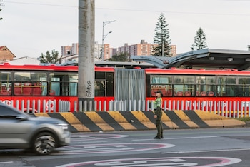 El Carril Escolar de la Autopista Norte permite a más de 1.600 rutas escolares reducir en promedio 11 minutos el tiempo de viaje en la hora pico de la mañana - crédito Secretaría de Movilidad