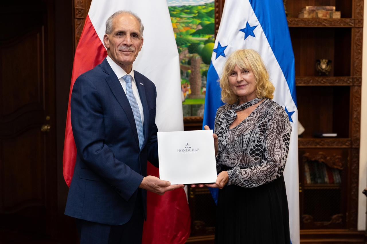 El presidente Nasry Asfura sostuvo una reunión con la embajadora de Polonia en Honduras. (FOTO: Presidencia de Honduras)