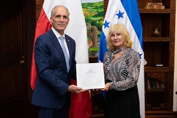 El presidente Nasry Asfura sostuvo una reunión con la embajadora de Polonia en Honduras. (FOTO: Presidencia de Honduras)