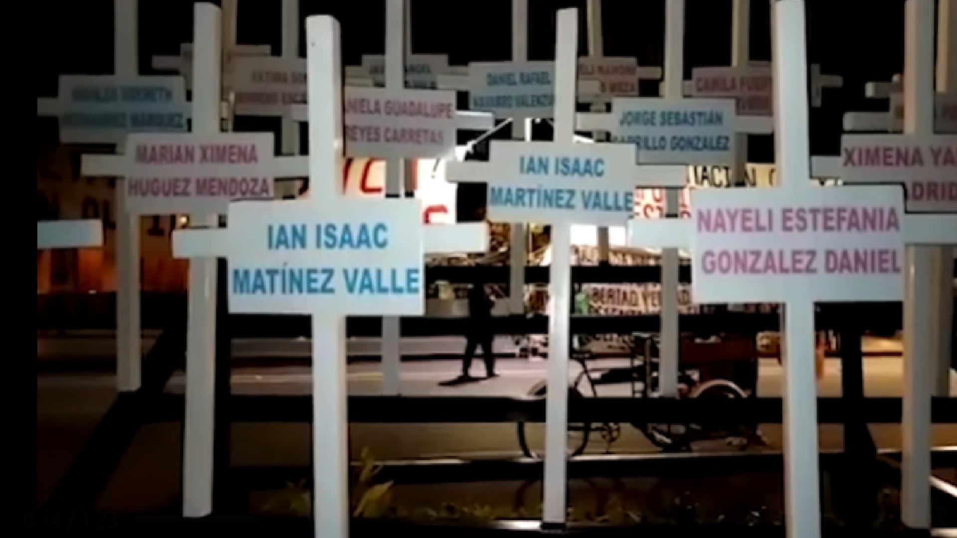 Antimonumento del caso ABC frente a la SCJN, colocado el 24 de agosto de 2022 (especial)