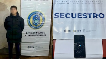 Una imagen partida muestra a una persona con el rostro borroso frente a un cartel policial y un teléfono móvil roto sobre papeles ante otro cartel policial.