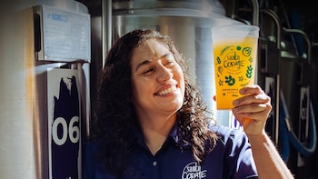 La historia de Cecilia Cruz Palma: la única maestra cervecera de El Salvador que desafía los límites con Santo Coraje