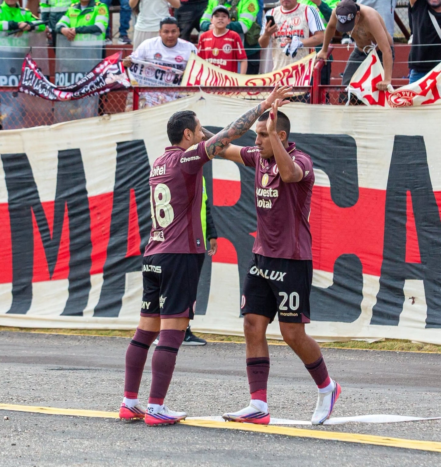 Gianluca Lapadula y Alex Valera han formado la dupla de Universitario en las recientes fechas del Torneo Clausura 2026. - créditos: Liga 1