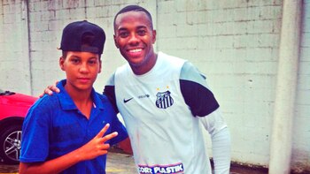 Un pequeño Kaio Jorge fotografiándose