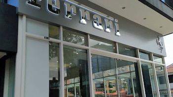 Ferrari reveló que avanza en la búsqueda de un nuevo distribuidor en Colombia tras escándalo de estafa en compra de lujosos autos