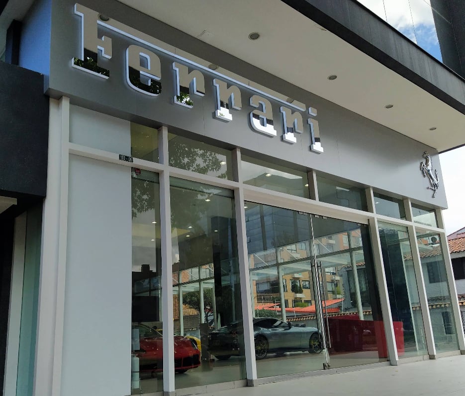 Ferrari reveló que avanza en la búsqueda de un nuevo distribuidor en Colombia tras escándalo de estafa en compra de lujosos autos