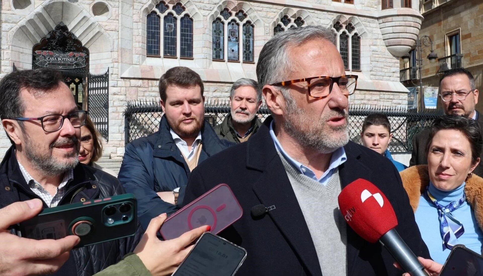 Pollán (Vox) acusa a Mañueco de «soberbia» y considera que este no tendrá autonomía para negociar