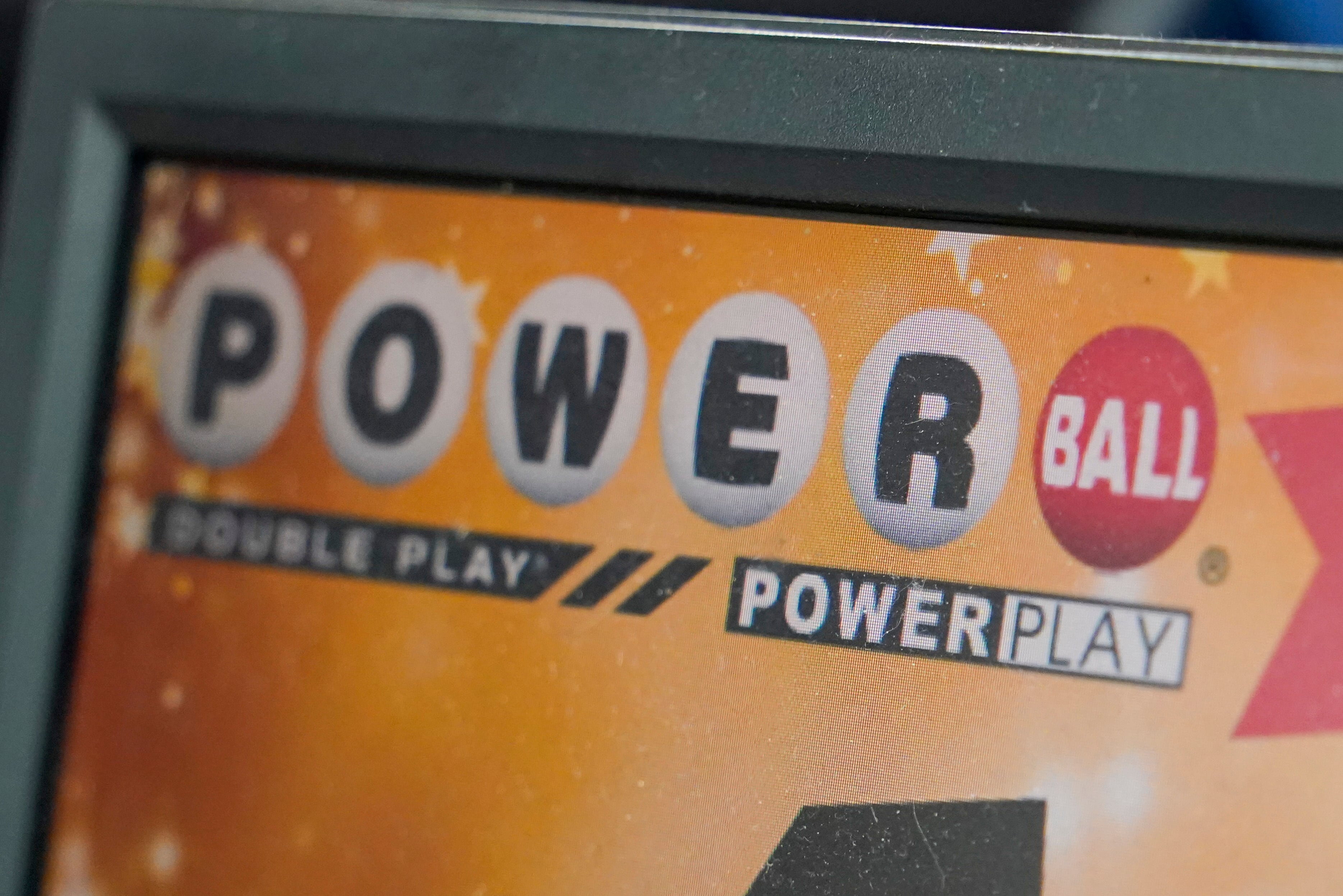 El premio mayor de Powerball alcanza USD 1.250 millones y se convierte en el sexto más grande de la historia del juego. (Foto AP /Keith Srakocic)