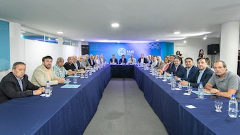 En una cena reservada, intendentes