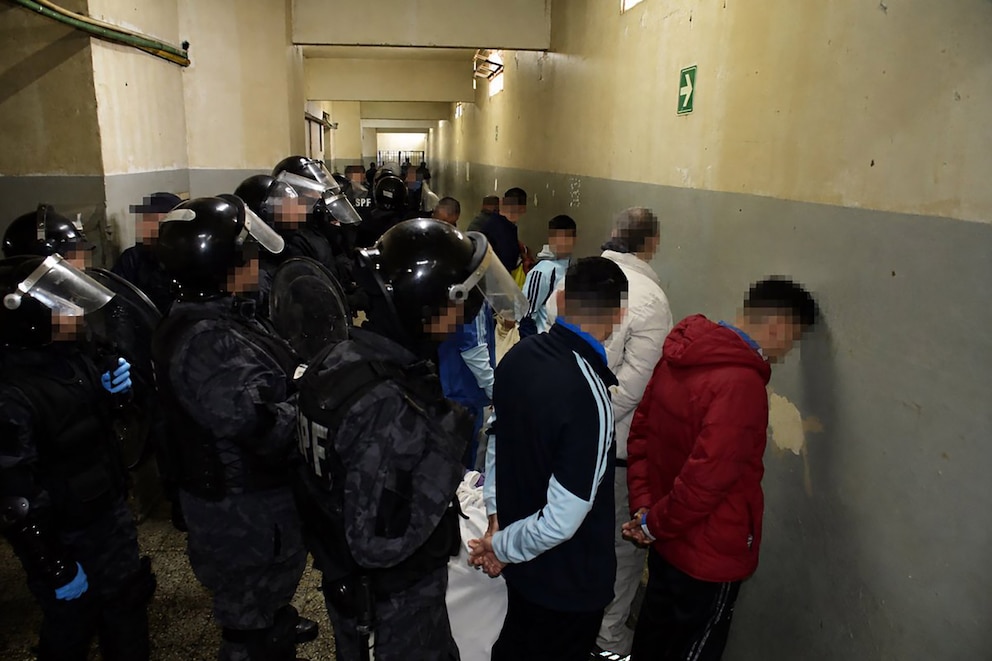 Comenzó el traslado de presos desde la cárcel de Devoto al penal de Marcos Paz Comenzó el traslado de presos desde la cárcel de Devoto al penal de Marcos Paz