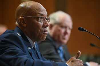 El presidente del Estado Mayor Conjunto, el general CQ Brown Jr., (Europa Press/Contacto/Eric Dietrich)