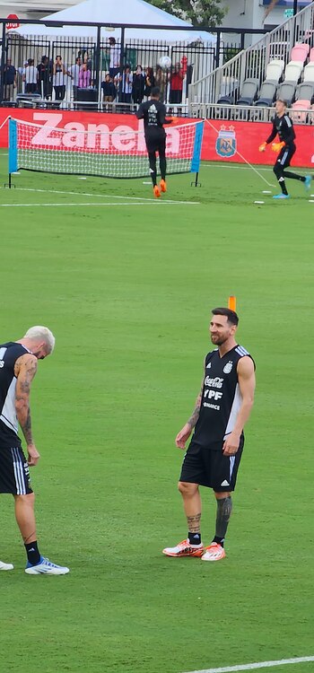 Messi bromea en las prácticas