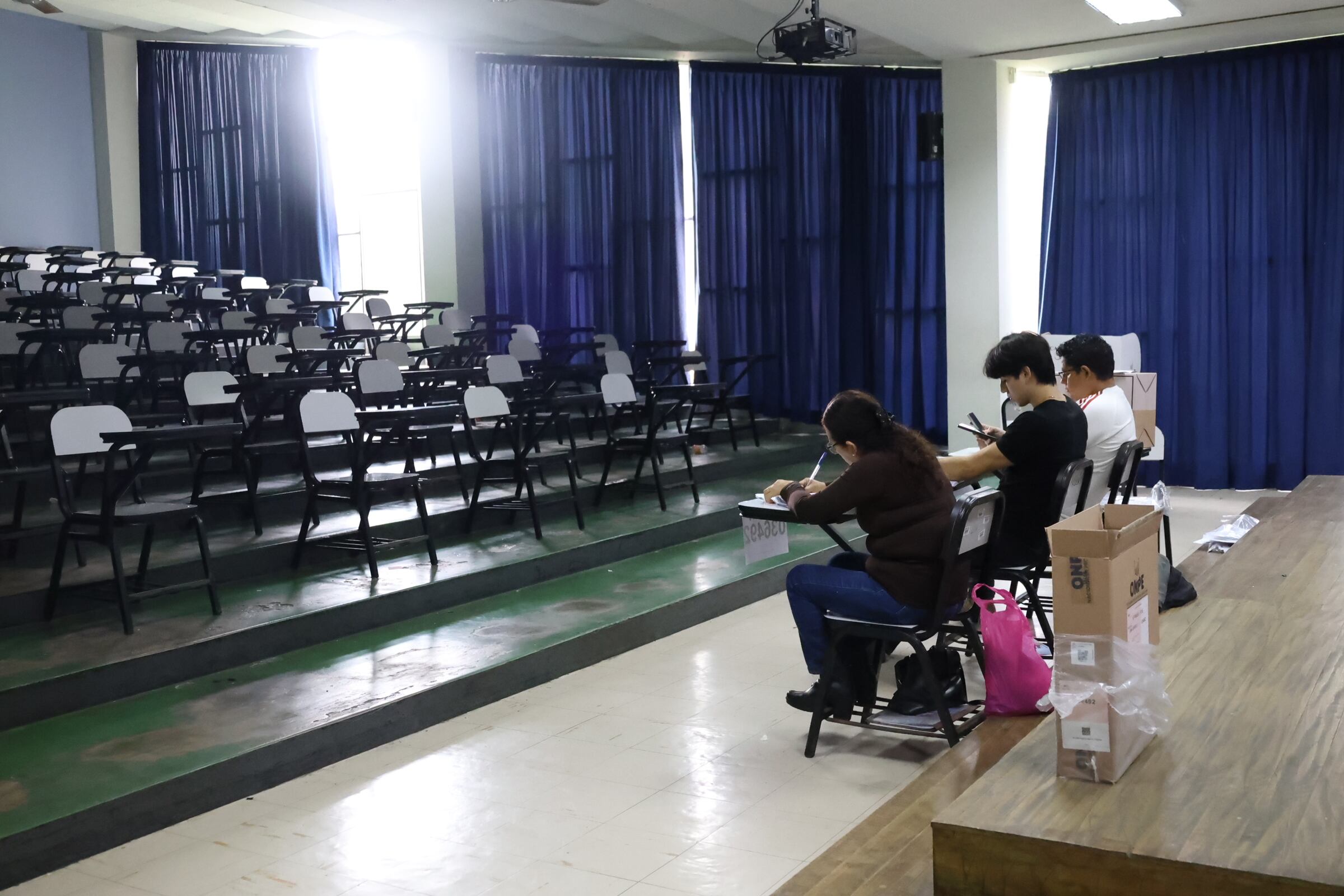 Caos en las Elecciones de Perú: Cuatro horas de demora en la instalación de mesas por falta de material electoral
