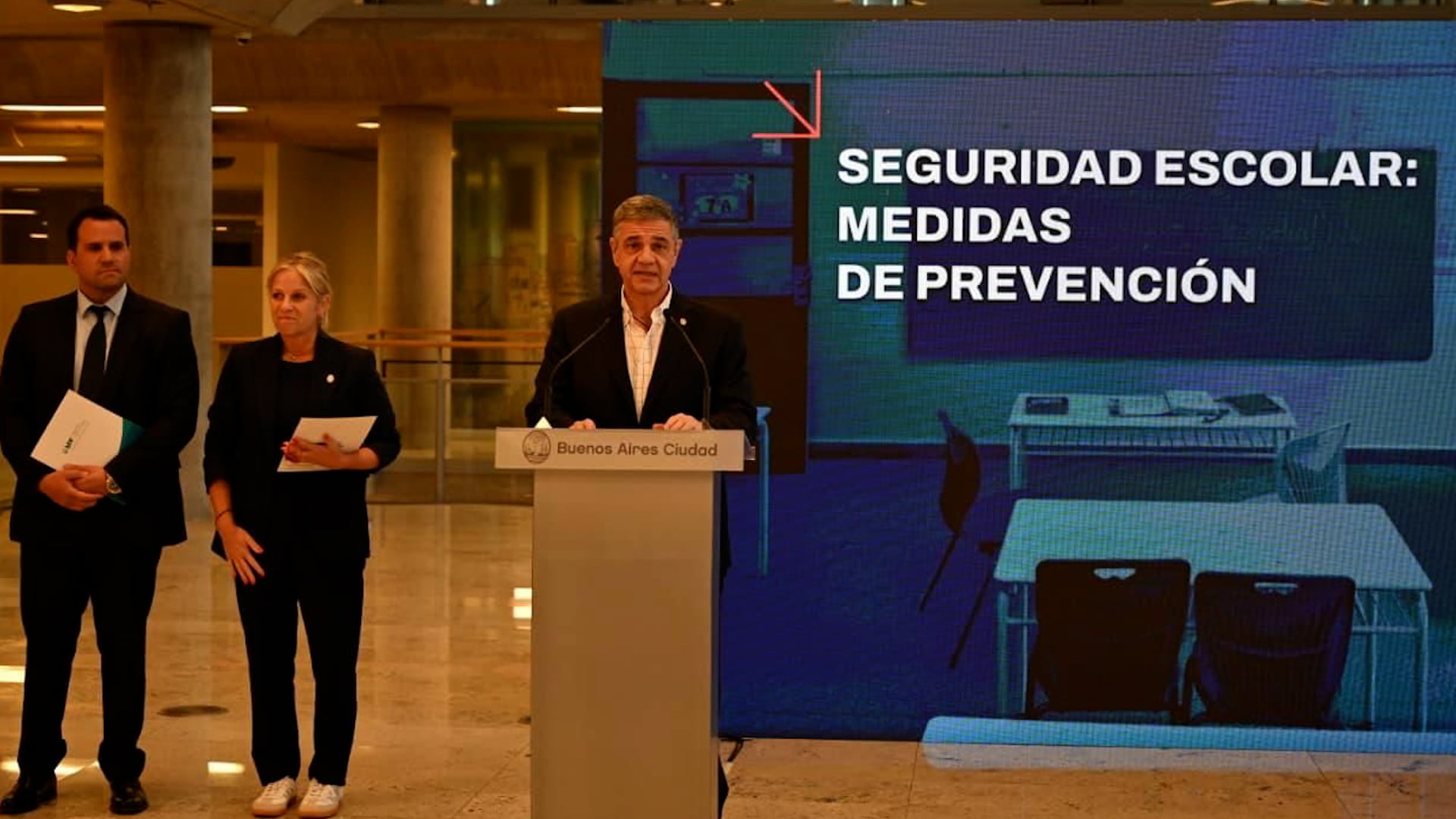 Jorge Macri junto a Mercedes Miguel y Martín López Zabaleta.