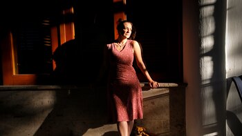 Autora que sufrió abuso infantil