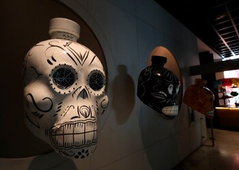 Fotografía de diferentes botellas exhibidas en el Museo del Tequila y el Mezcal (Mutem), el 22 de julio de 2021, en la Plaza Garibaldi en la Ciudad de México (México). EFE/ Mario Guzmán