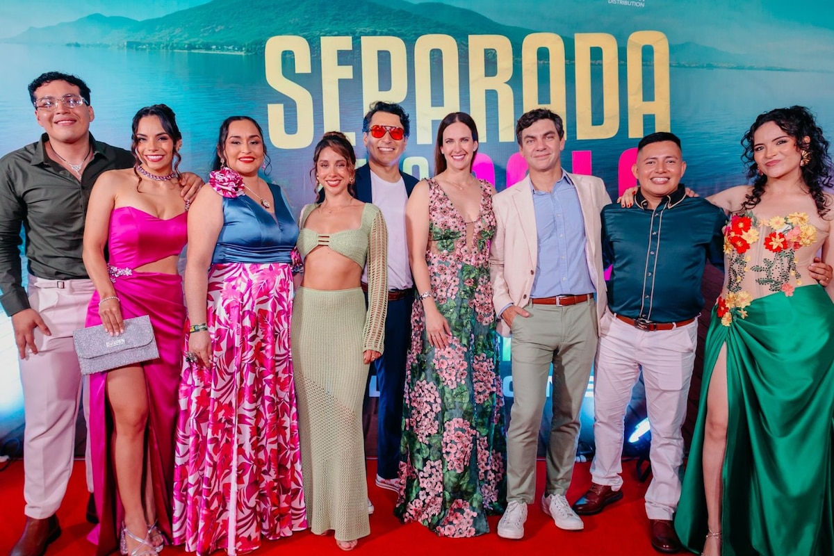 Ani Alva Helfer and the cast of Separada pero nunca sola during the red carpet in Tarapoto