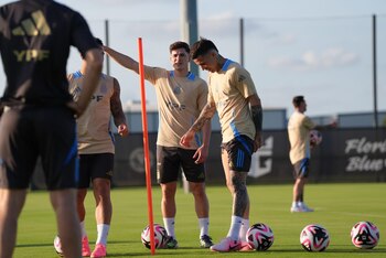Julián Álvarez en el entrenamiento