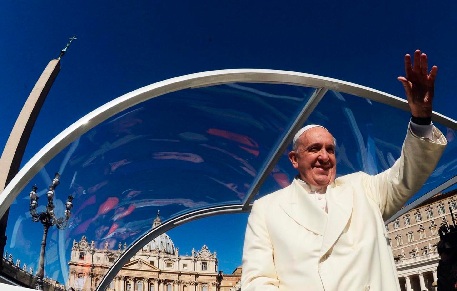 “A Bergoglio lo fotografié como monseñor en la catedral y años después terminé entrando al Vaticano”, cuenta Bugge (Foto/Víctor Bugge)