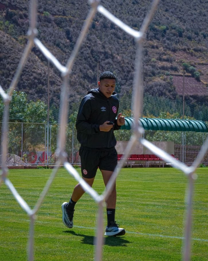 La guerra en Israel cambió los planes de Fernando Pacheco, quien dejó el país por la frontera con Egipto tras una advertencia de un compañero. El delantero volvió al Perú para iniciar una nueva etapa. (Deportivo Garcilaso)