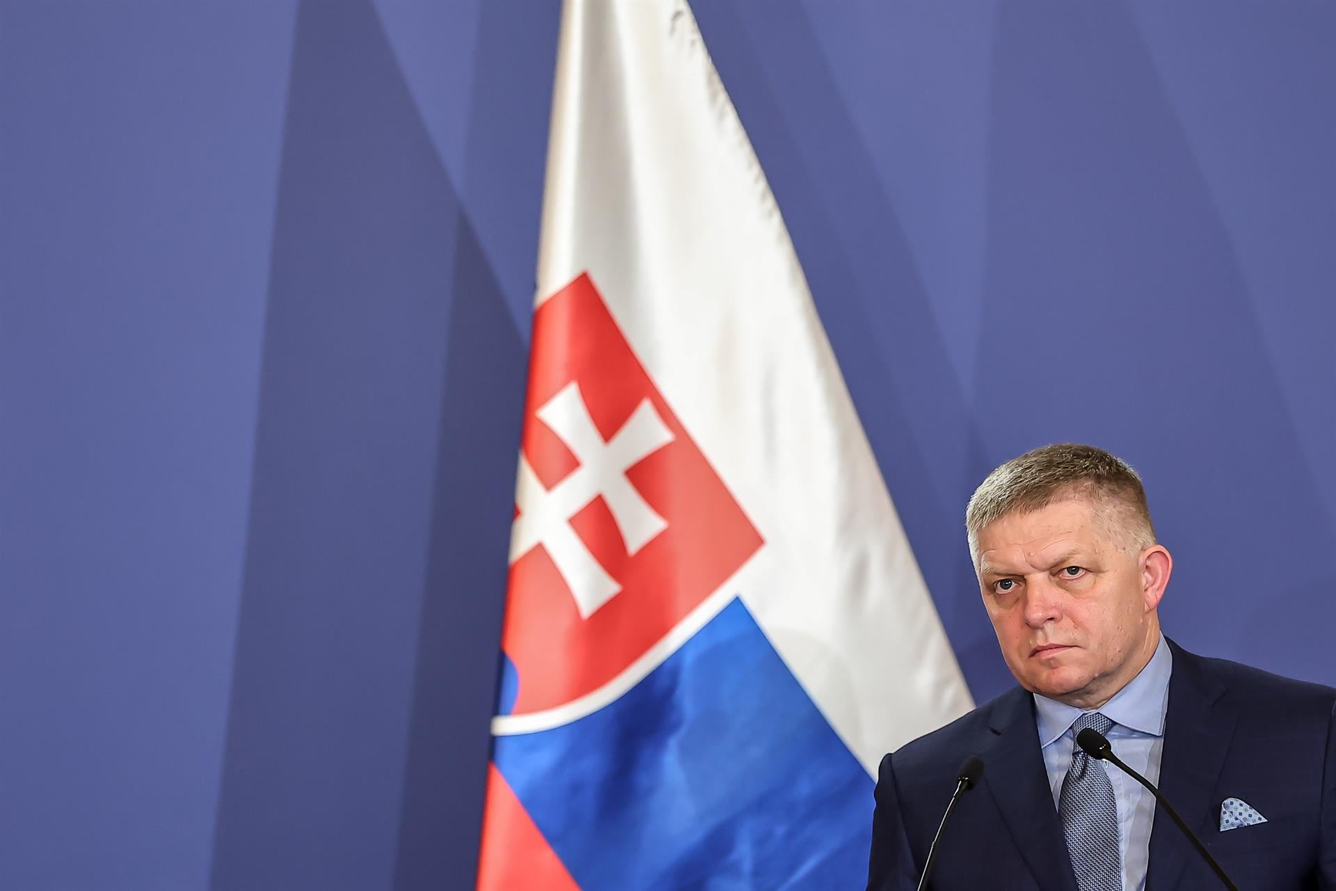 Fico se solidariza con España, rechaza su exclusión de Schengen pero critica la actitud "laxa" en migración