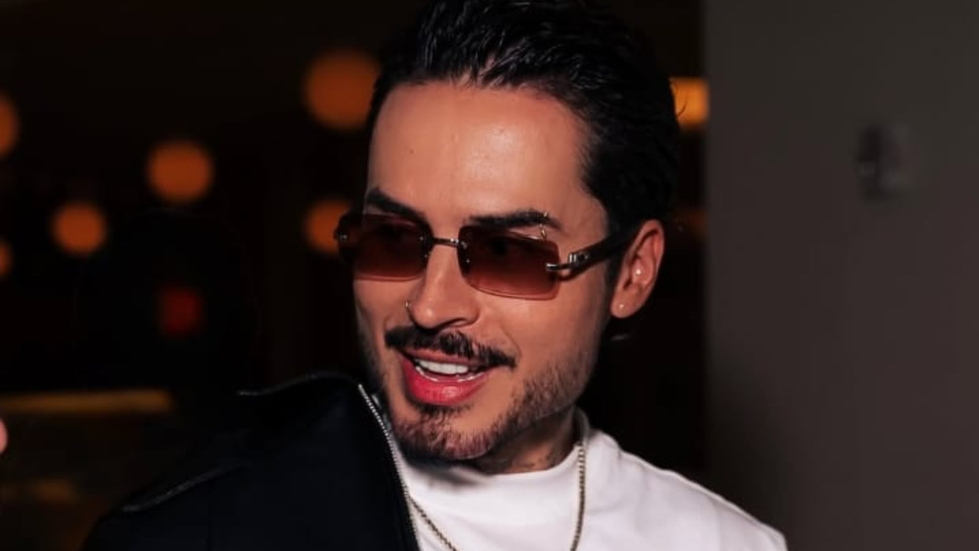 La presentación de Reykon incluye el estreno en vivo de su más reciente sencillo ‘La Culpa’ y canciones icónicas de su carrera. - crédito reykon / Instagram