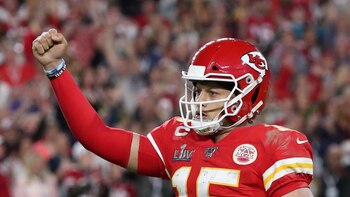 Récord: la estrella de la NFL Patrick Mahomes firmó por 10 años y será el deportista mejor pago del mundo