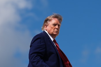 Con la cancelación de la visa, el gobierno de EEUU, encabezado por Trump, estaría mandando un mensaje a AMLO. (AP foto/Julia Demaree Nikhinson)