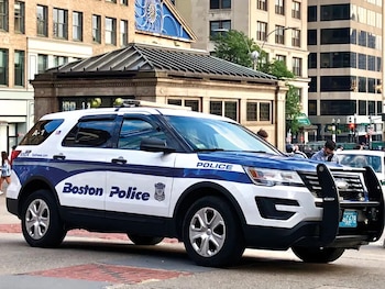 El modelo de intervención BEST de Boston quedó bajo escrutinio tras la muerte de un individuo durante una crisis psiquiátrica cercana a la Universidad Northeastern (El Mundo Boston)