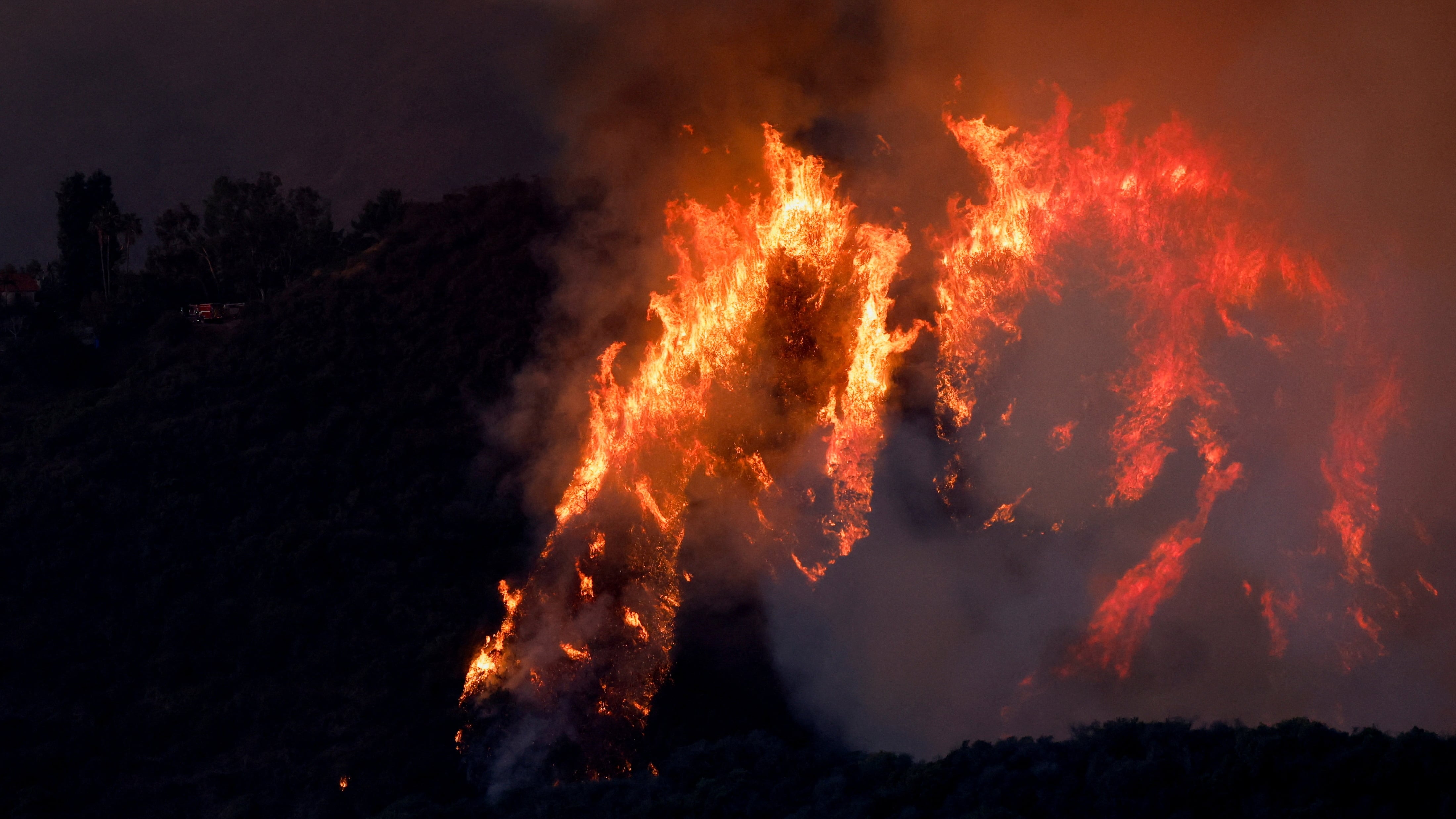 Calles de Los Ángeles convertidas en escombros tras los incendios que azotaron la ciudad a comienzos de 2025 (REUTERS/Shannon Stapleton/Archivo)