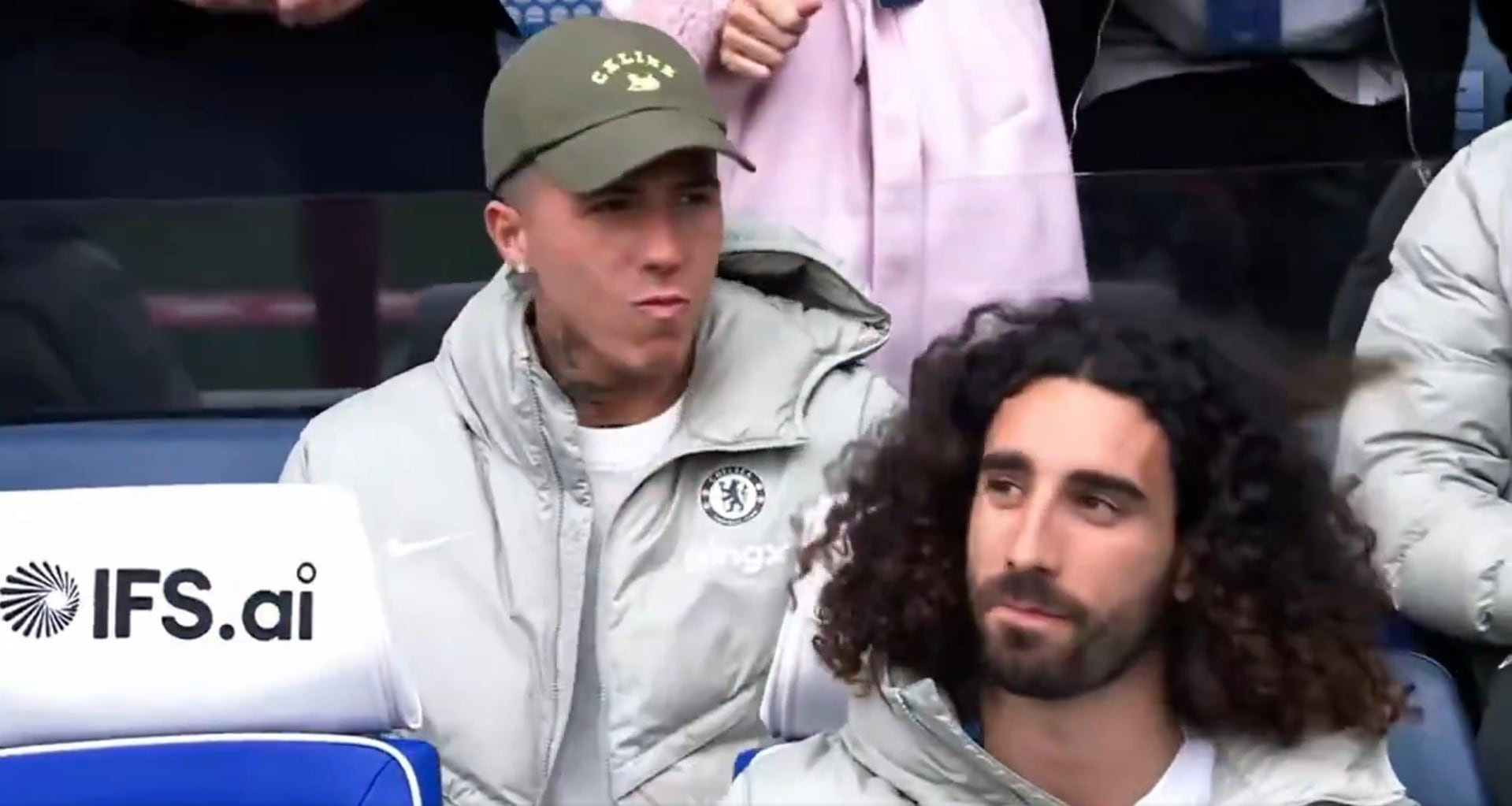 Enzo Fernández dijo presente en el Stamford Bridge y miró el partido desde el banco de suplentes