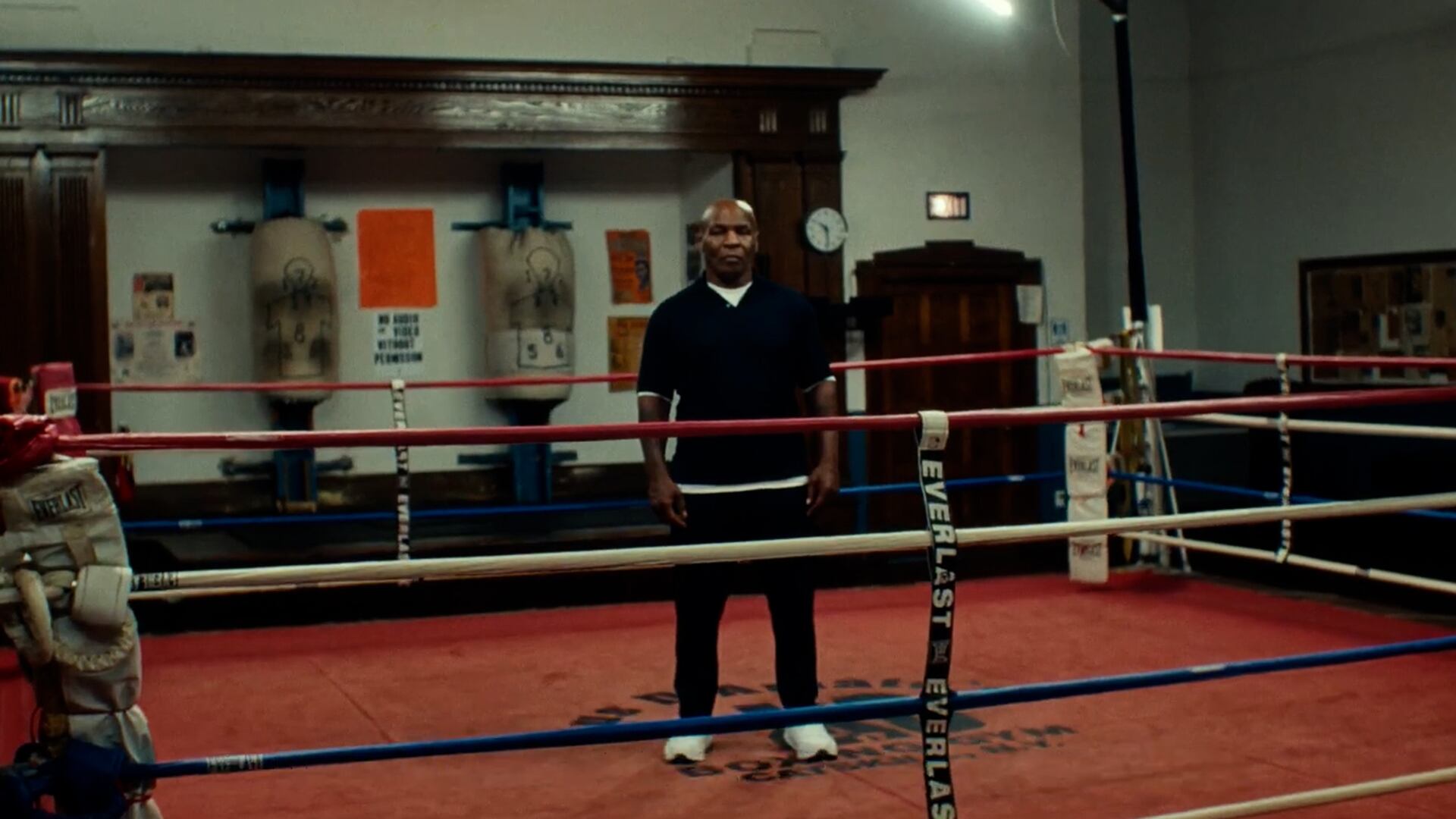 El entorno de Mike Tyson participa del documental y acompaña el relato del exdeportista (Netflix)