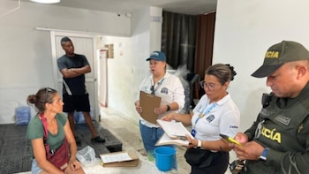 Clausuraron planta ilegal de distribución de agua en Santa Marta: embotellaban en un baño en medio de ratas
